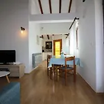Charmantes Apartment Mit Privatem Balkon, Privatparkplatz, Wifi Und Nur 700 Meter Zum Strand