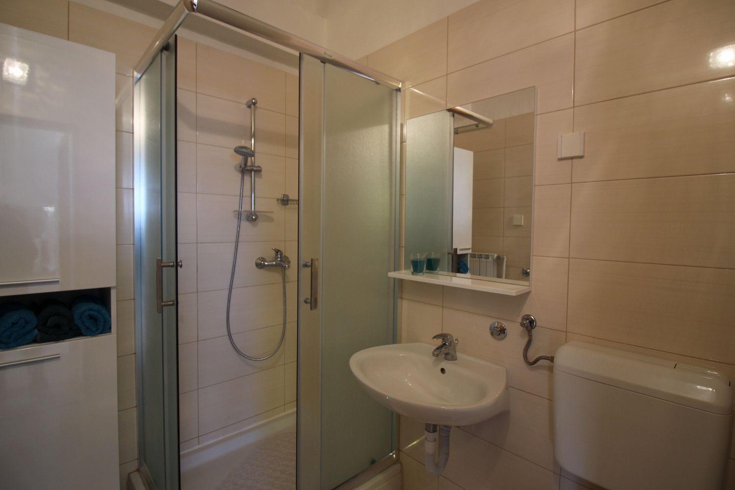 Apartment Charmantes Mit Privatem Balkon, Privatparkplatz, Wifi Und Nur 700 Meter Zum