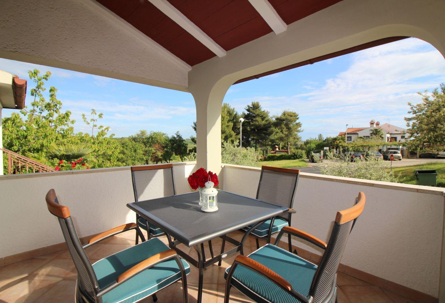 Apartment Charmantes Mit Privatem Balkon, Privatparkplatz, Wifi Und Nur 700 Meter Zum Poreč