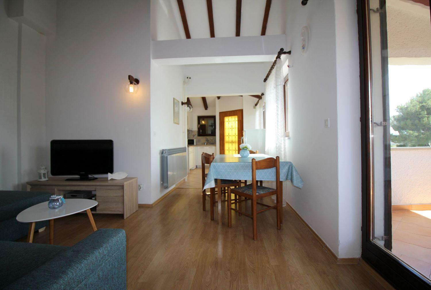 Charmantes Mit Privatem Balkon, Privatparkplatz, Wifi Und Nur 700 Meter Zum
