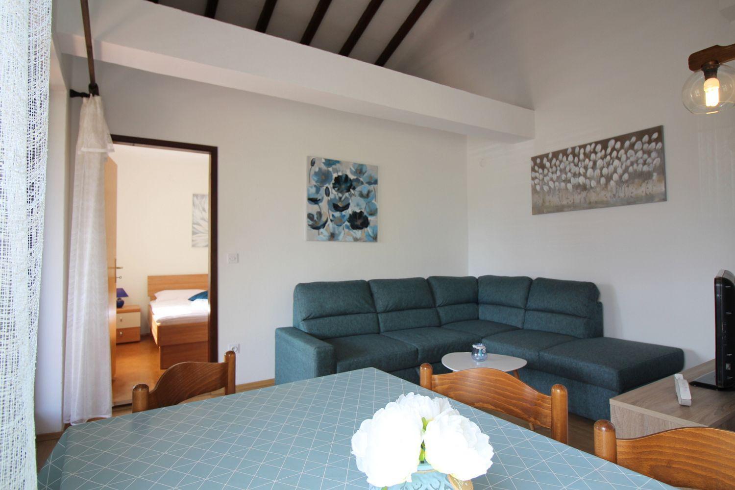 Apartment Charmantes Mit Privatem Balkon, Privatparkplatz, Wifi Und Nur 700 Meter Zum Poreč