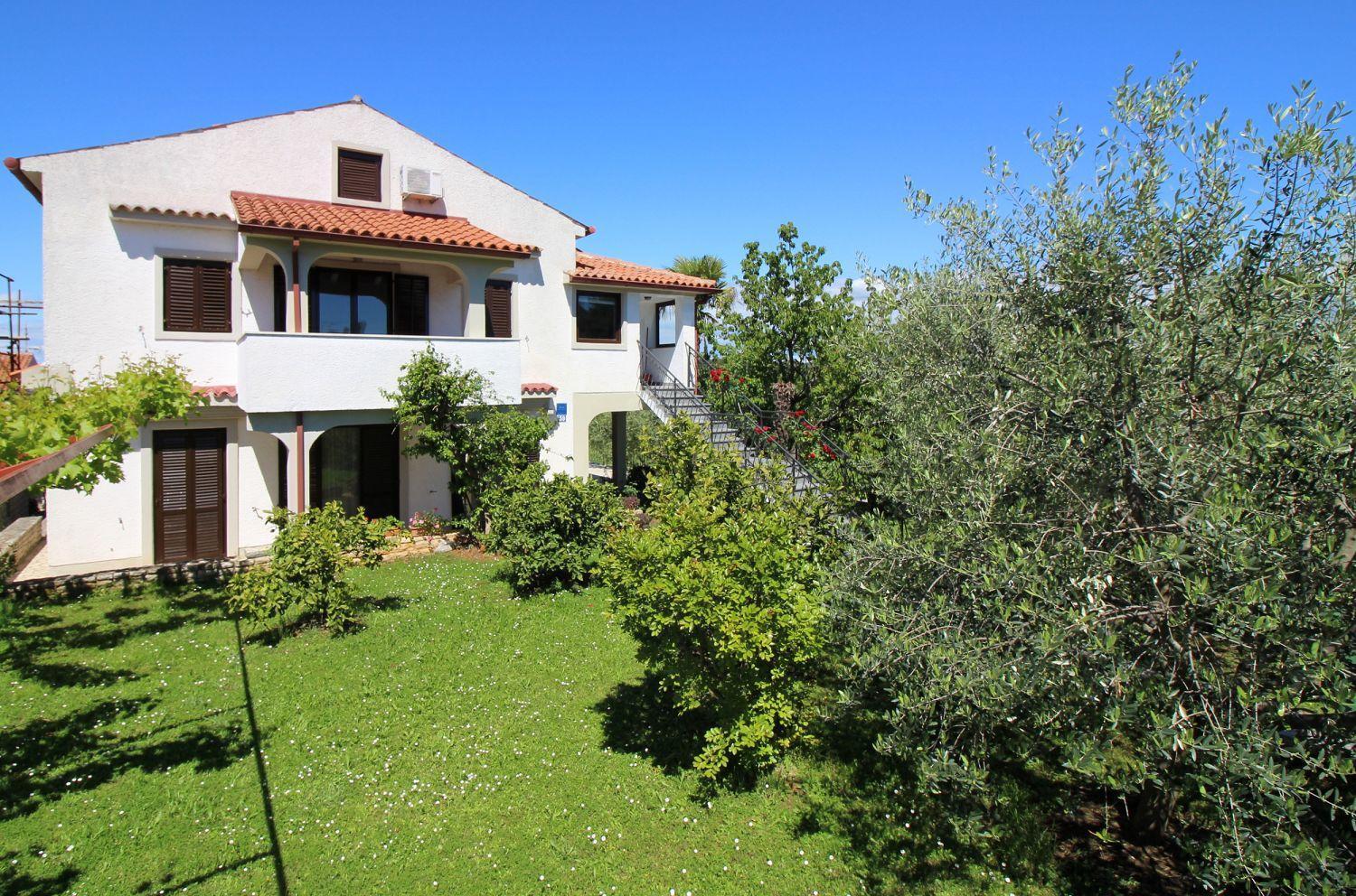 Charmantes Mit Privatem Balkon, Privatparkplatz, Wifi Und Nur 700 Meter Zum